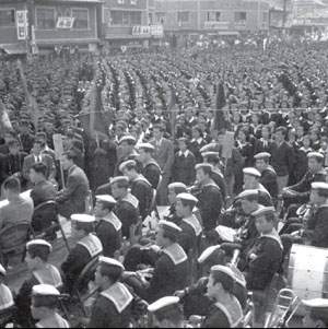 전쟁중이었던 지난 1952년 5월 서울 충무로 광장에서는 