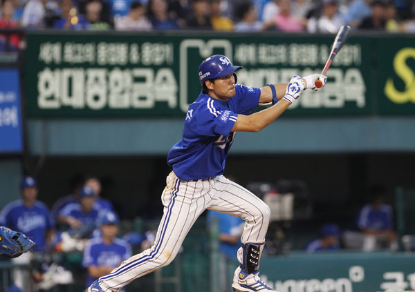 프로야구가 8일 시범경기를 통해 기지개를 켠다. 올 시즌 사자군단의 톱타자를 맡을 김상수는 3일 오키나와에서 열린 넥센과의 연습경기에서 홈런을 치며 시즌 기대감을 끌어올렸다. 매일신문 DB