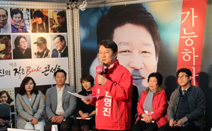 권영진 대구시장 예비후보가 5일 자신의 저서 