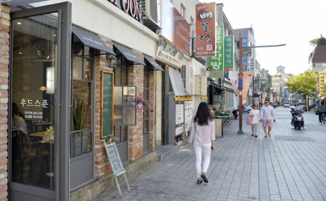 대구약령시가 기로에 서 있다. 400년을 향해 나아가고 있지만 357년 역사를 자랑하는 현재 식당