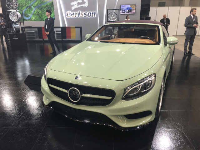 칼슨에서 튜닝한 벤츠 S 500 모델이 대구국제미래자동차엑스포에 전시돼있다.
