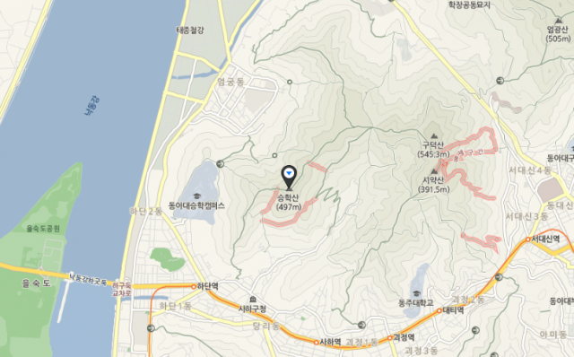 승학산 주변에는 동아대승학캠퍼스, 사하구청, 하단역, 사하역, 엄궁동 주택가 등이 있다. 네이버 지도