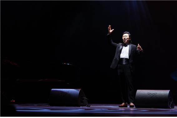 프로 수준의 노래 실력을 자랑하는 도용복 오지탐험가. 도용복 제공