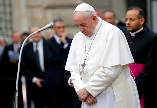 프란치스코 교황이 8일(현지시간) 이탈리아 로마 스페인광장에서 열린 성모의 