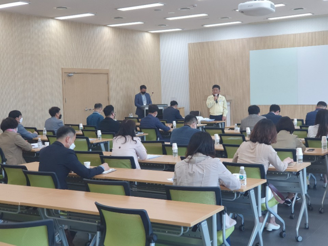 경북교육청이 지난달 29일 경북도청에서 개최한 친환경 농산물 꾸러미 지원사업 추진 관계자 회의 모습. 경북교육청 제공