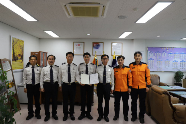 영주소방서 직장협의회가 설립증을 교부 받았다. 영주소방서 제공