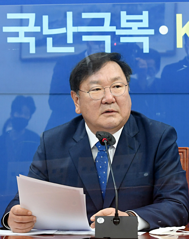 더불어민주당 김태년 원내대표가 29일 국회에서 열린 정책조정회의에서 발언하고 있다. 연합뉴스