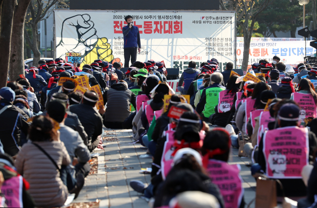 14일 오후 대전시 서구 둔산동 강제징용노동자상 앞에서 열린 