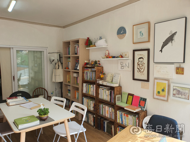 동시집 전문 동네책방, 브로콜리숲의 내부. 김태진 기자