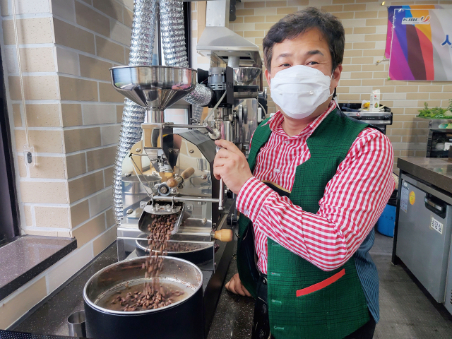 3일 오후 대구 계명문화대 사회과학과 5층에서 만난 박상철 교수가 실습 수업에 대해 설명하고 있다. 이통원 기자. tong@imaeil.com