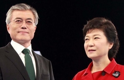 2012년 12월 16일 대선 후보 TV 토론회 당시 문재인 민주통합당 후보와 박근혜 새누리당 후보. 연합뉴스