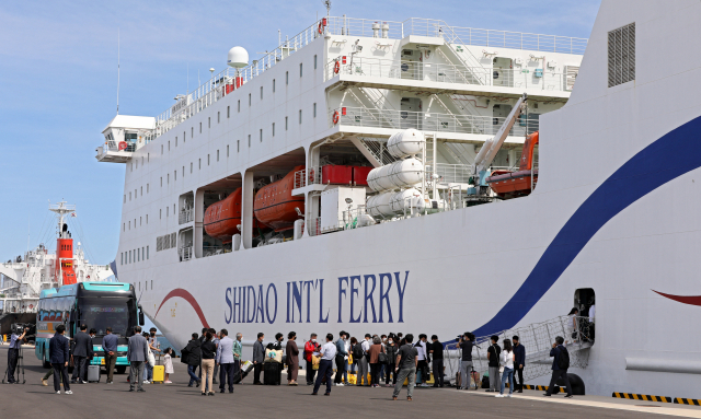 16일 포항시 북구 영일만항에서 울릉군 사동항으로 첫 운항을 시작한 대형 카페리선 