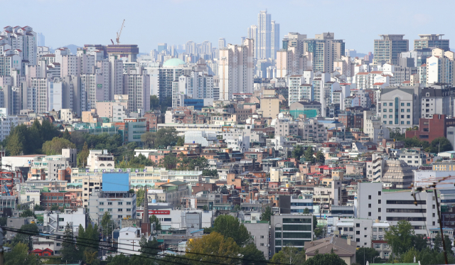 서울 남산에서 바라본 용산 주택가 모습. 연합뉴스