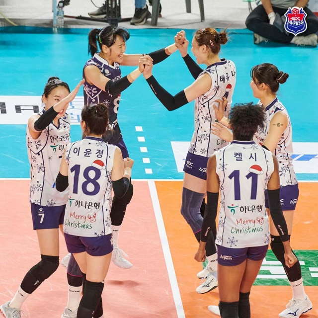 여자프로배구 한국도로공사가 28일 대전 충무체육관에서 열린 프로배구 도드람 2021-2022 V리그 여자부 원정 경기에서 KGC인삼공사를 꺾고 구단 최다 10연승을 달성했다. 한국도로공사 공식SNS