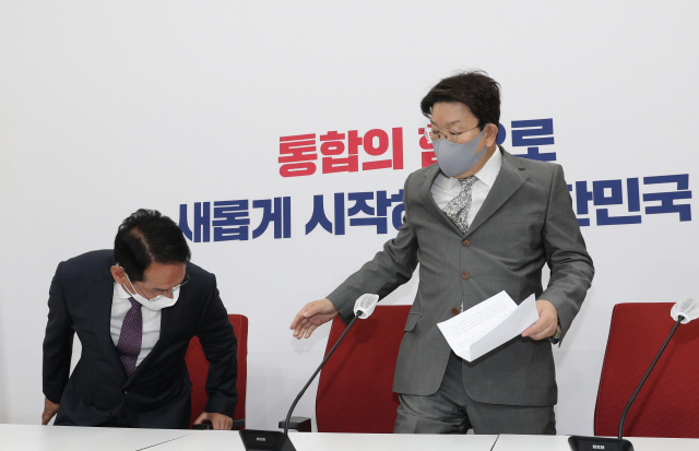 국민의힘 권성동 원내대표가 13일 오후 서울 여의도 국회에서 열린 더불어민주당의 