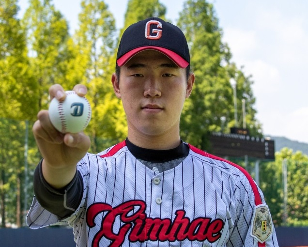 고려대 우완 투수 김유성