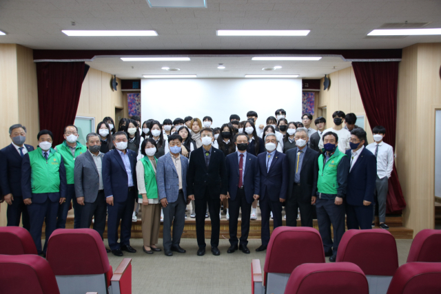 청도 모계고가 전국 고교 단위로는 처음으로 새마을 동아리를 만들어 발대식을 갖고 있다. 모계고 제공