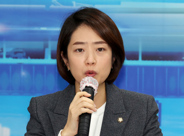 더불어민주당 고민정 최고위원이 지난 1월 11일 오전 인천시 남동구 더불어민주당 인천시당에서 열린 최고위원회의에서 발언하고 있다. 연합뉴스