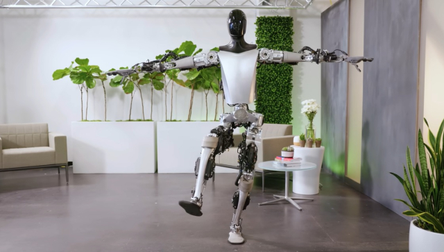 테슬라가 개발 중인 업그레이드 버전 휴머노이드 로봇을 공개했다. 테슬라 유튜브 캡처