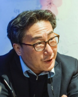김건표의 인세이셔블 연극리뷰] 지구 영웅 '슈퍼맨'도 물리칠 수 없는 ...