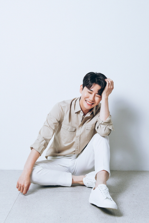 영탁 팬클럽 안동지킴이 내사람들이 안동 마리스타 야간학교에 후원그모가 물품을 전달했다. 안동지킴이 내사람들 제공
