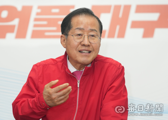 홍준표 대구시장이 20일 대구시청 동인청사에서 