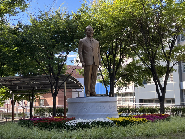 故 우봉 신진욱 장로 동상. 김영경기자