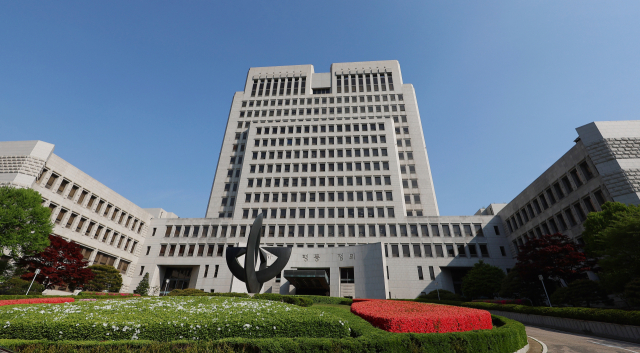 더불어민주당 이재명 대선 후보의 공직선거법 사건에 대한 대법원 전원합의체 선고를 하루 앞둔 30일 서울 서초구 대법원 모습. 연합뉴스