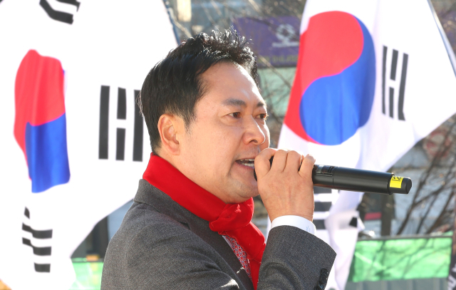 국민의힘 장동혁 대표가 1일 인천 미추홀구 주안역 앞에서 열린 민생회복 법치수호 국민대회에서 발언하고 있다. 연합뉴스