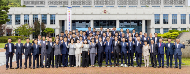 경북도의회 12대 후반기 도의원 전체 사진. 매일신문 DB