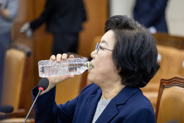 이혜훈 기획예산처 장관 후보자가 23일 국회 재정경제기획위원회에서 열린 인사청문회에서 물을 마시고 있다. 연합뉴스