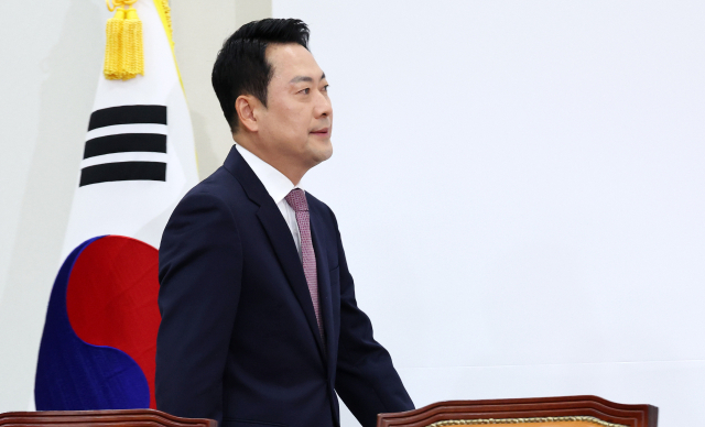 국민의힘 장동혁 대표가 23일 국회에서 열린 최고위원회의에 입장하고 있다. 연합뉴스